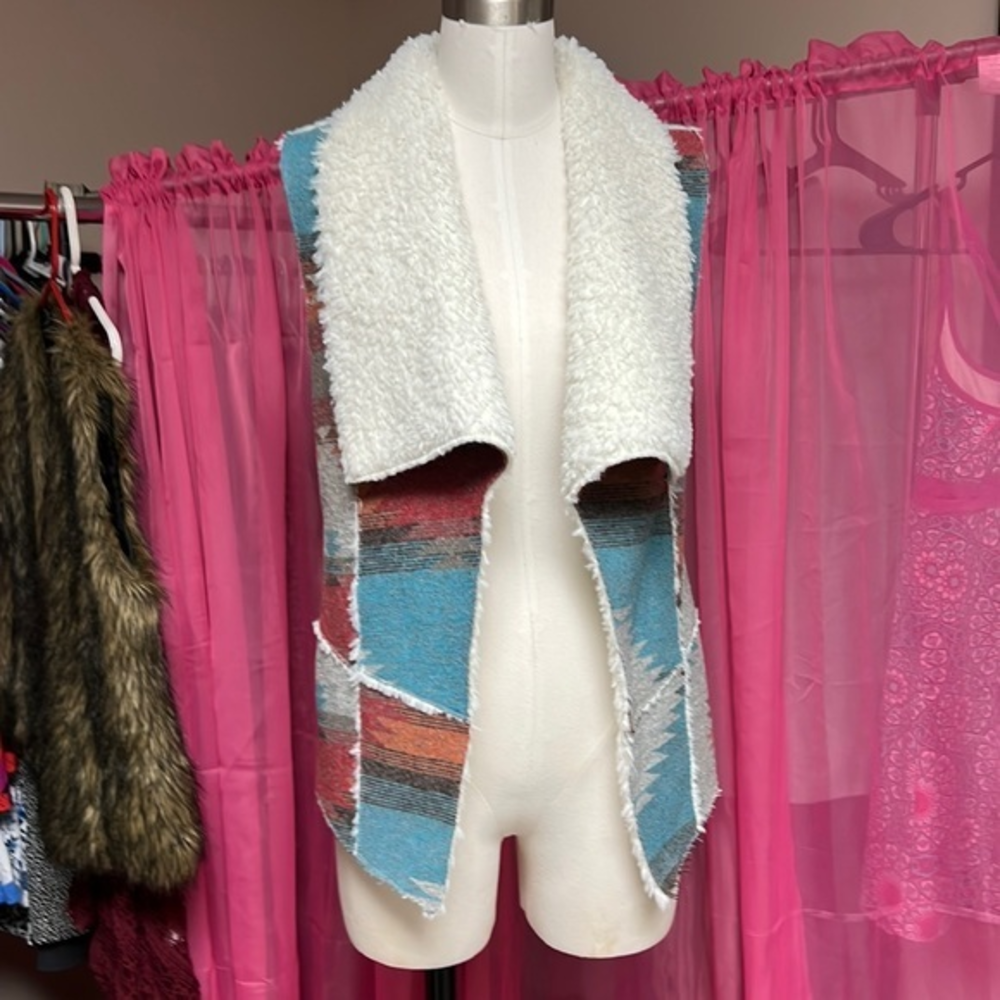 Woman’s‎ vest